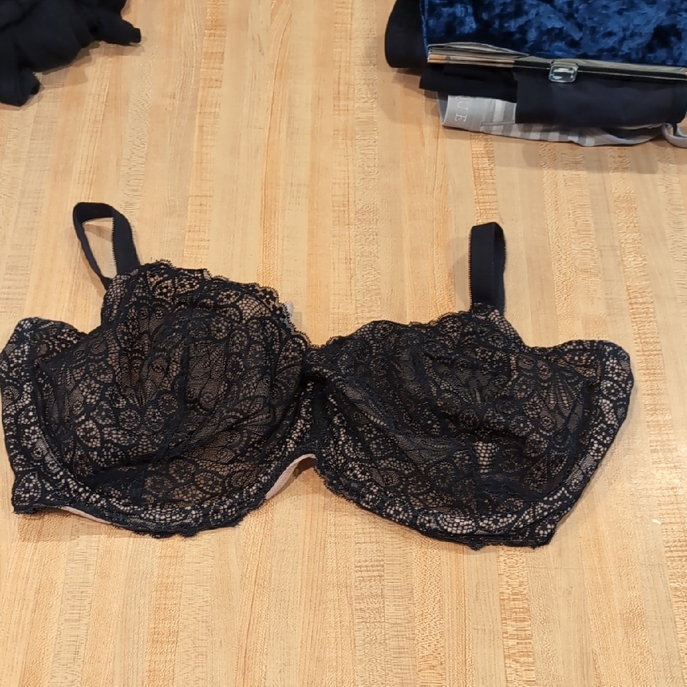 Elegant Black Lace Bra